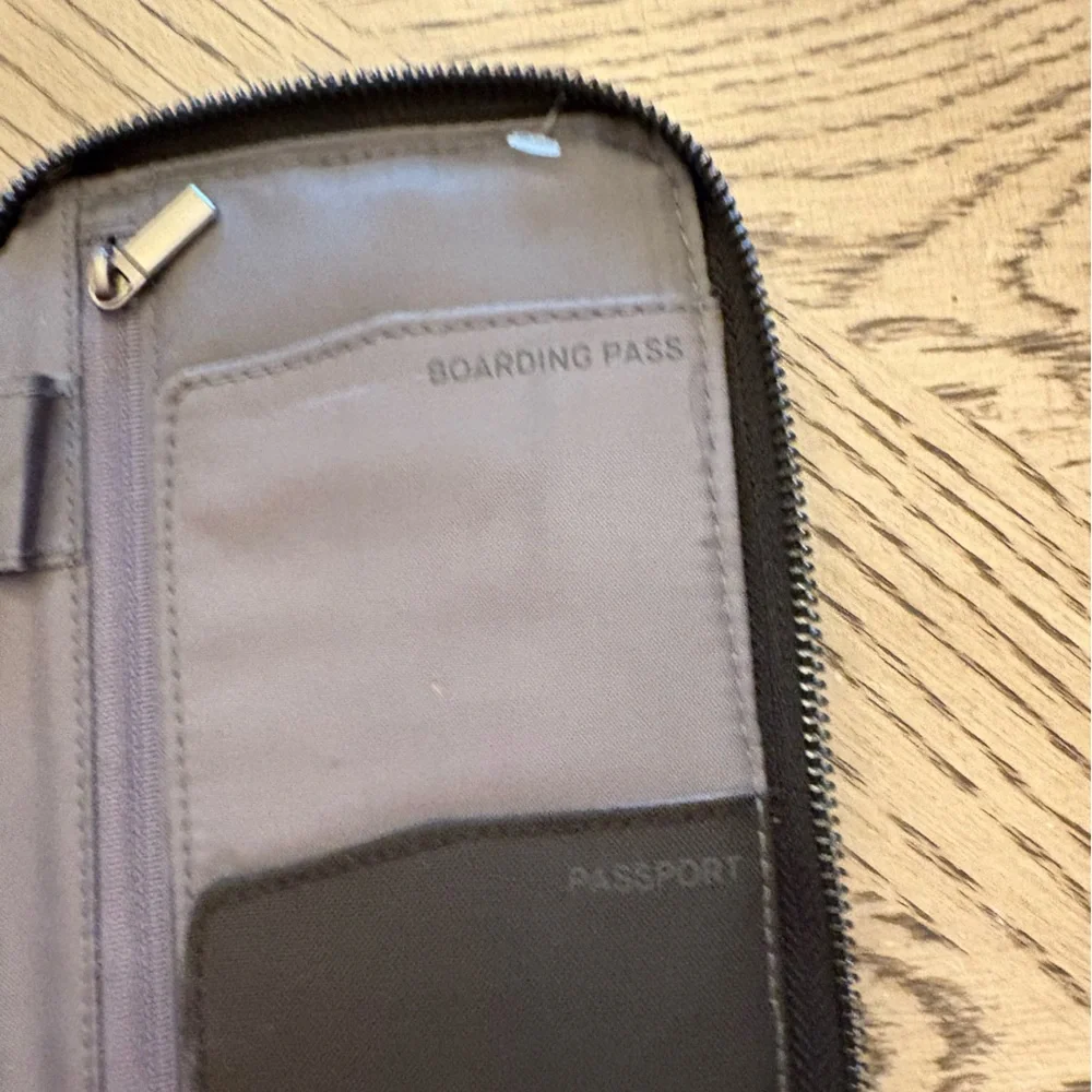 NWOT Men's Black RFID Travel Wallet